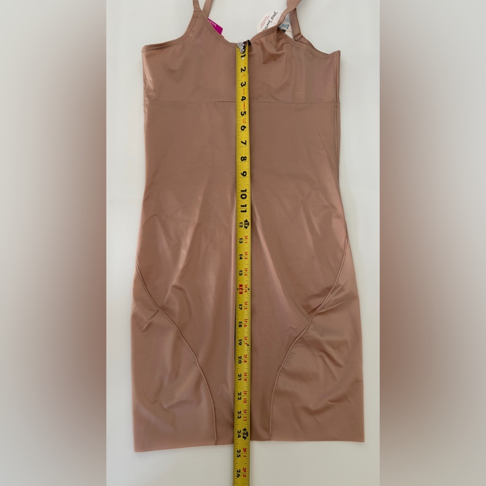 Spanx Women’s Shapewear SmartGrip Slip Open Bust Full Slip Beige Size Medium - Picture 8 of 8